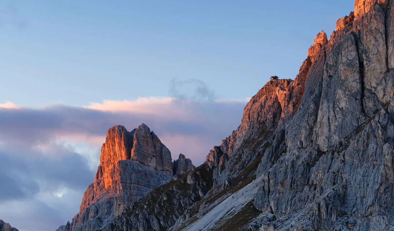 Details image depicting a tall mountain.